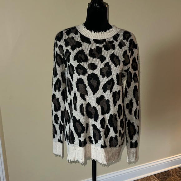 EUC AQUA Cashmere Sweater Medium - Picture 1 of 6